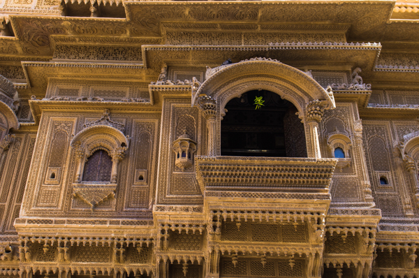 Detail in a haveli window. The chilis are hung to keep out bad spirits. 